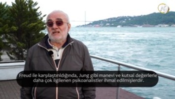 Dr. Paulo Cioni Freud’un inancın kökeni konusundaki iddialarıyla ilgili görüşlerini paylaşıyor.