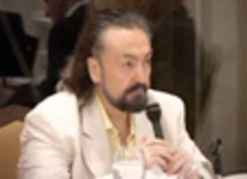 Adnan Oktar replies to foreign press questions at Iftar meal at Ciragan Palace (August 29, 2010)